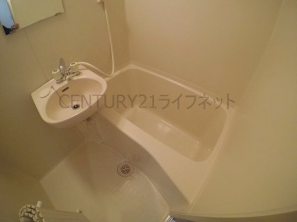 ノイエ新大阪A棟