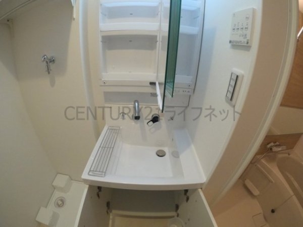 クレセント江坂