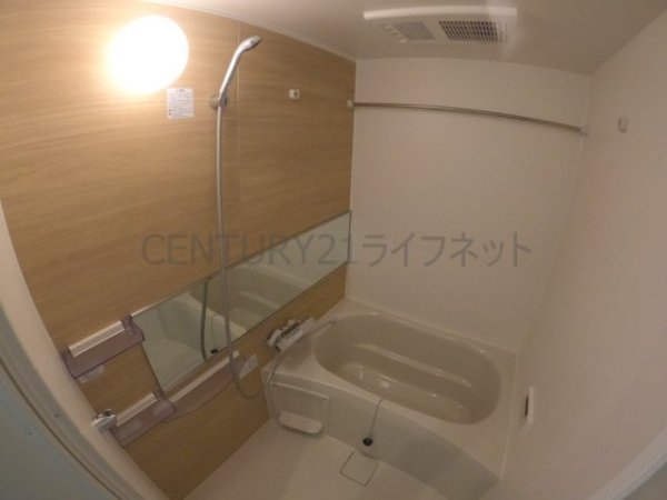 クレセント江坂