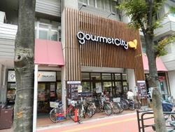 ロッヂえざかA(グルメシティ江坂店)