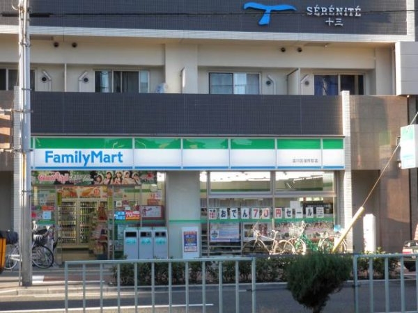 クレアート新大阪セレニティー(ファミリマート淀川区役所前店)