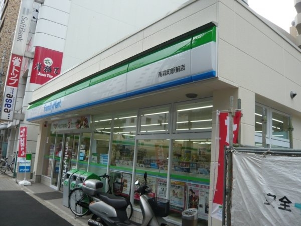 レジュールアッシュ梅田イースト(ファミリーマート南森町駅前店)