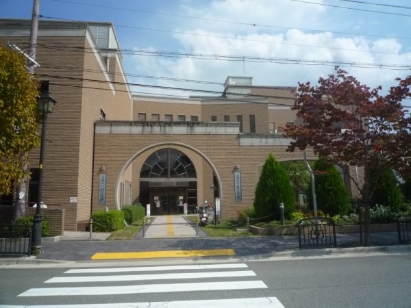 メゾン三宅2(宝塚市立西図書館)