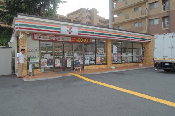 吉田マンション(セブンイレブン 宝塚南口2丁目店)