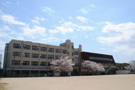 第一マンション(兵庫県立　川西高等学校)
