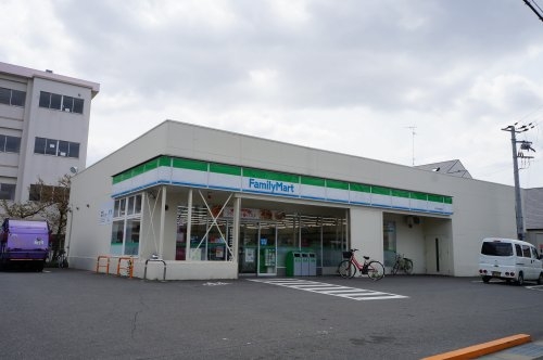 エステートプラザ伊丹(ファミリーマート中野西店)