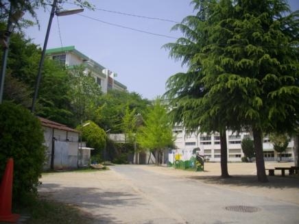 中央日進ビル(川西市立　桜が丘小学校)