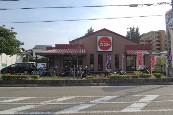 バイオレットコーポ(ガスト 宝塚南口店)