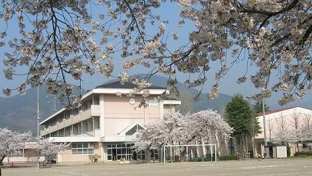 小花1丁目テラスハウス(川西市立 川西小学校)