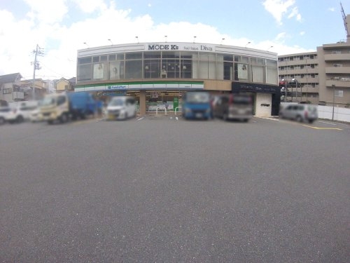 リーデンススクエア宝塚リバージュ(ファミリーマート 宝塚栄町店)