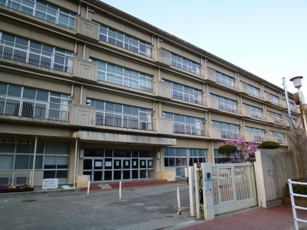 中山五月台住宅11号棟(宝塚市立 中山五月台小学校)