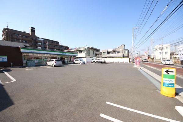 大和市深見台４丁目のアパート(ファミリーマート大和東三丁目店)