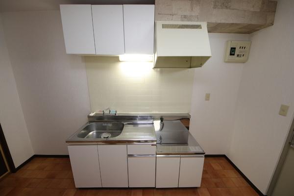 厚木市妻田東３丁目のアパート