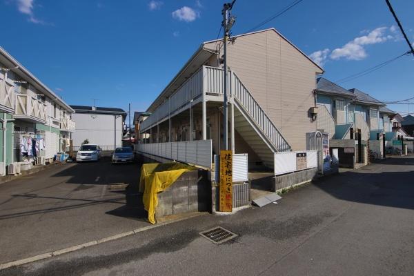 厚木市妻田東３丁目のアパート