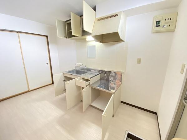 厚木市妻田東３丁目のアパート