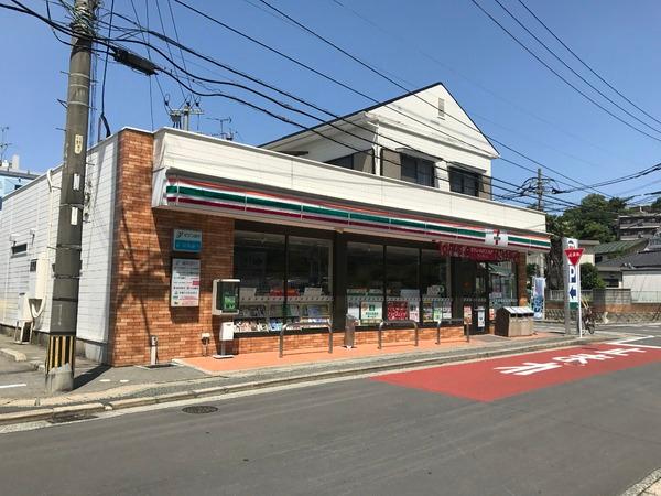 名島荘(セブンイレブン松崎店)