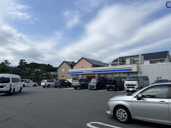ブランシュール松崎(ローソン福岡松崎三丁目店)