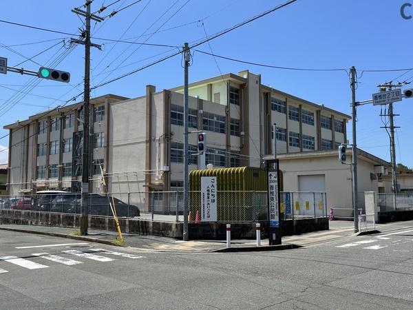 福岡市東区香椎駅東２丁目のアパート(福岡市立香椎東小学校)