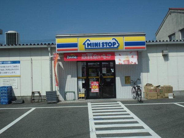 快田ハイツ(ミニストップ名島2丁目店)