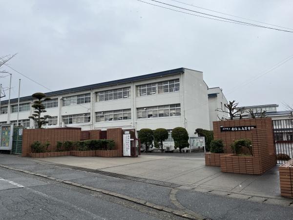 福岡市東区香椎駅前３丁目のアパート(福岡県立香住丘高校)