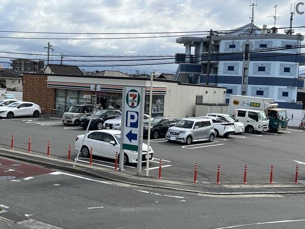 福岡市東区松崎２丁目のマンション(セブンイレブン福岡松崎店)