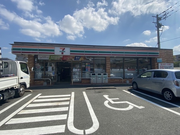 西長住貸家 2号棟(セブンイレブン福岡樋井川4丁目店)