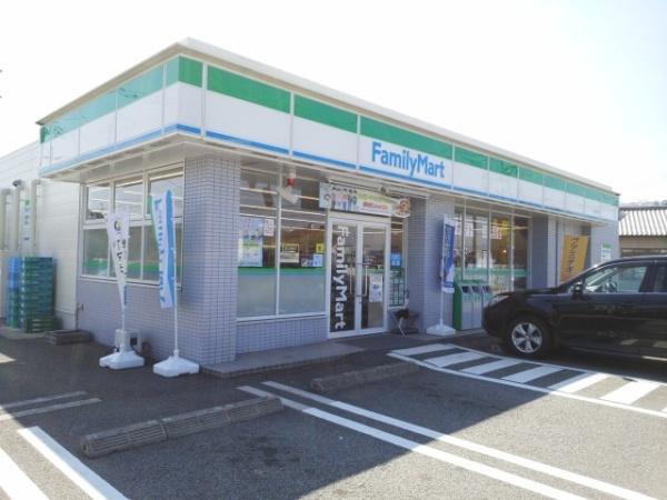 ワイズ・スクエア・津守(ファミリーマート大分津守店)