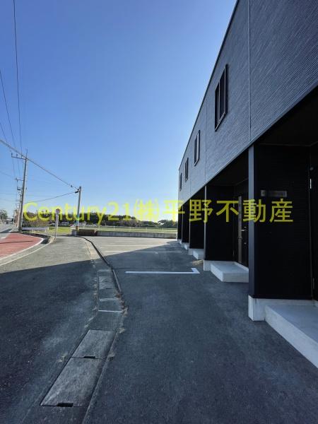 サスティナヴィラ上荒木(駐車場)