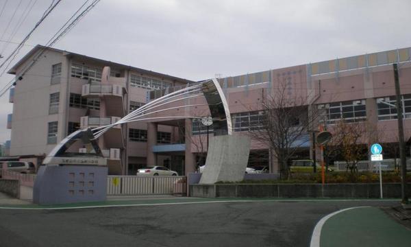 フジマンション(久留米市立鳥飼小学校)