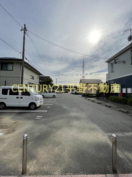 ビイラ・ファイン B棟(駐車場)