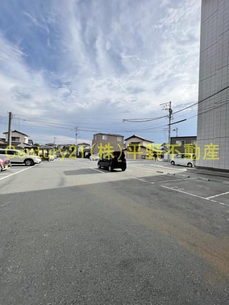 組坂ビル8(駐車場)