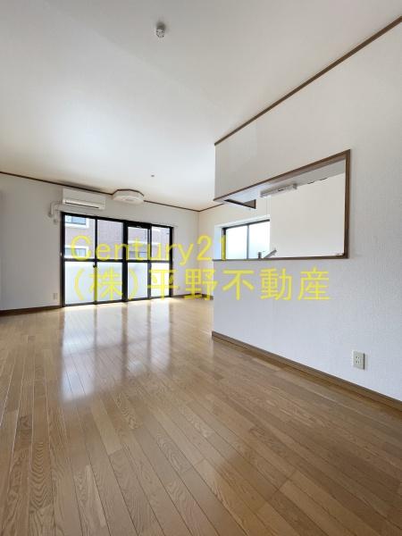 カーサあんとく弐番館(リビング)