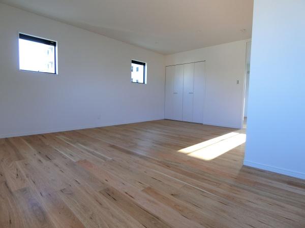 SOUDAKOUMUTENHOUSE