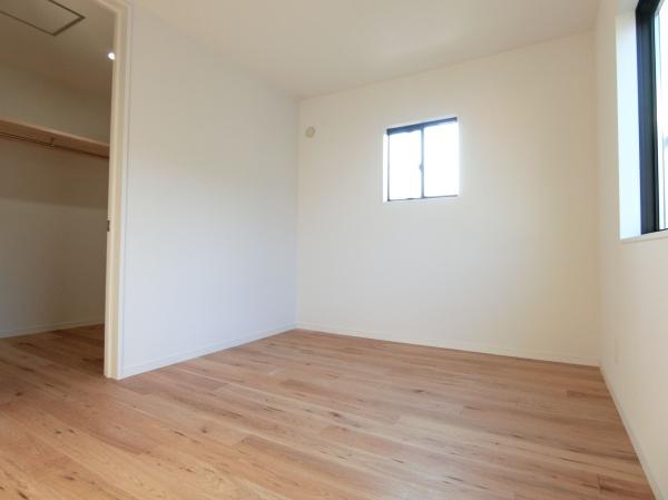 SOUDAKOUMUTENHOUSE