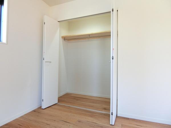 SOUDAKOUMUTENHOUSE