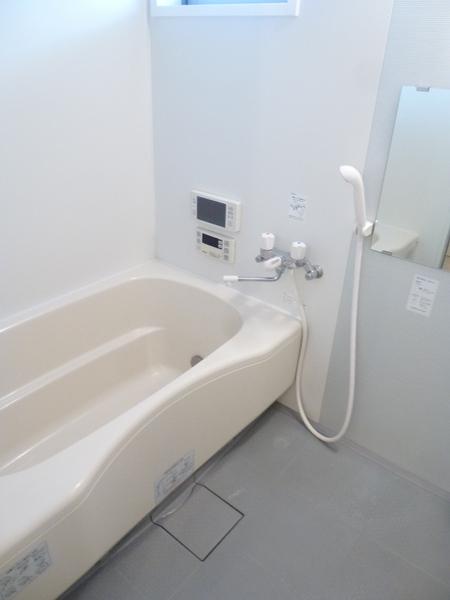 アヴリル(バス)