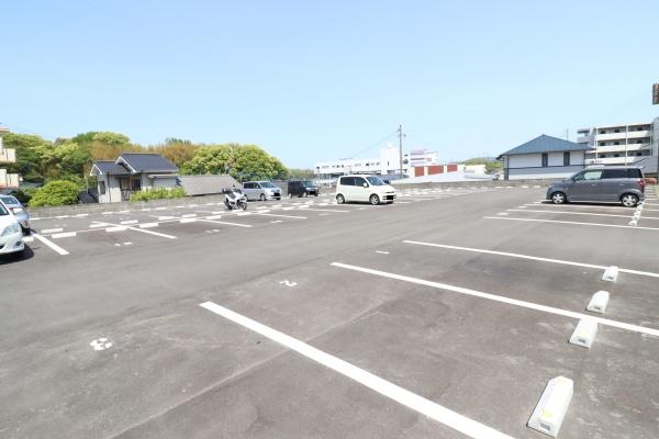 カレッジコート九工大(駐車場)