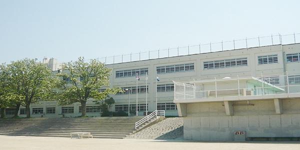 白土コーポ(飯塚市立菰田小学校)