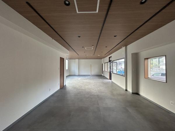 飯塚市立岩の店舗（建物一部）