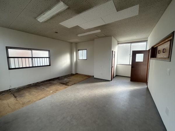 飯塚市立岩の店舗（建物一部）
