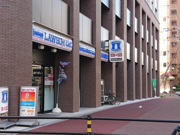 エンクレストベイサイド通り(ローソン博多築港本町店)