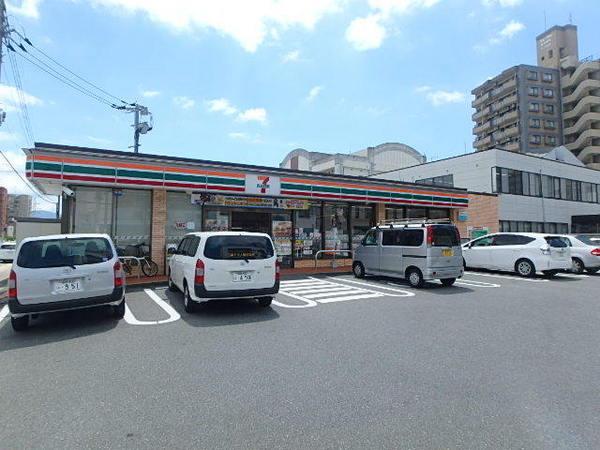 モダンパラッツォ博多駅南(セブンイレブン)