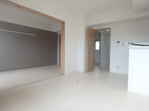 ホワイトアゲート博多