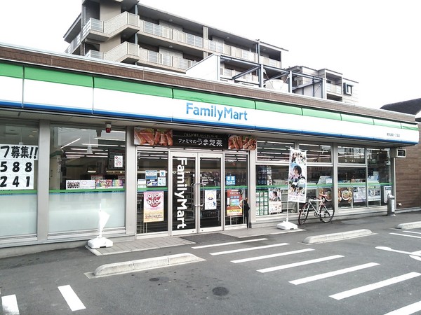 福岡市博多区諸岡3丁目のマンション(ファミリーマート博多諸岡一丁目店)
