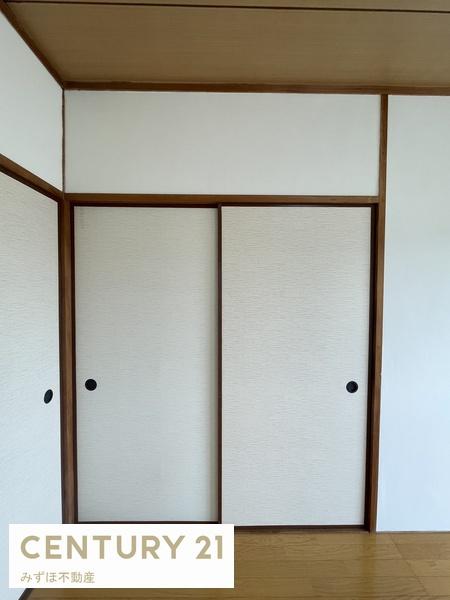 ISビル