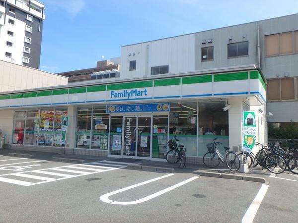 エンクレスト博多駅南3(ファミリーマート筑紫通比恵町店)