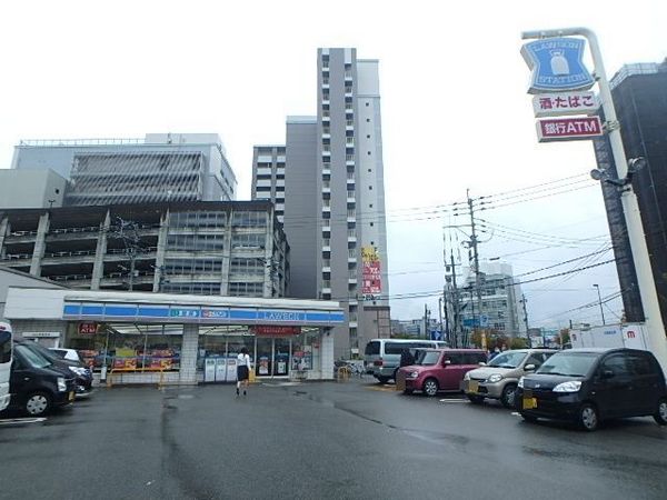 ヴィラージュ県庁前参番館(ローソン博多千代四丁目店)
