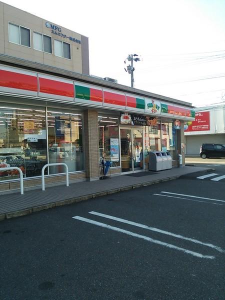 ヴィラージュ博多駅南(サンクス博多半道橋店)