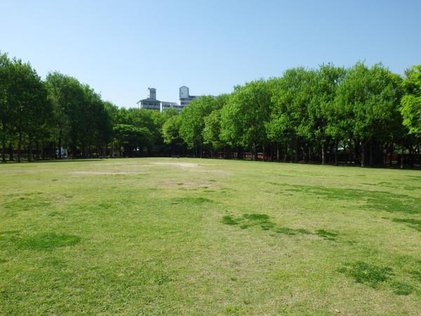 ネストピア県庁前(東公園)