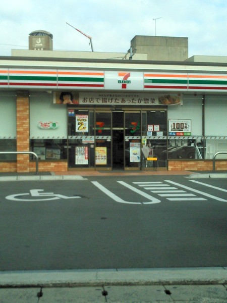 エンクレスト空港通り(セブンイレブン博多東比恵2丁目店)